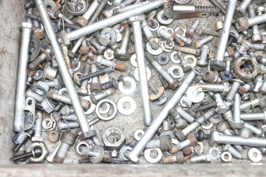 photo de SCREW FASTENER BAG PIAGGIO MP3 RL 250 (2007 - 2010) - Alternative perspective