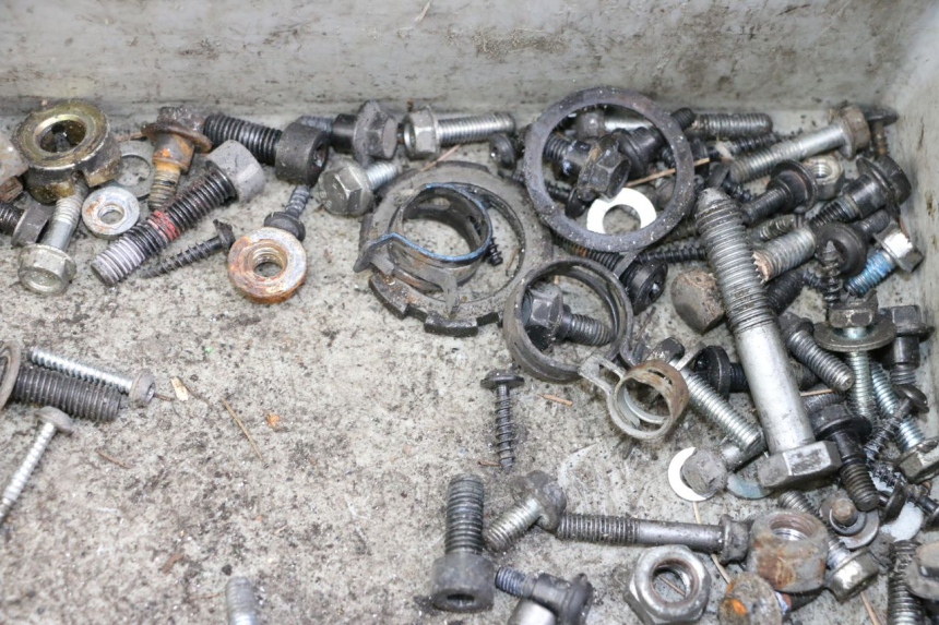 photo de SCREWS BAG PEUGEOT SATELIS 125 (2013 - 2018)