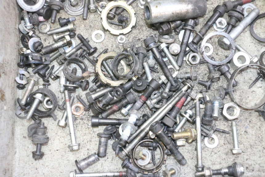 photo de SCREWS BAG PEUGEOT SATELIS 125 (2013 - 2018)