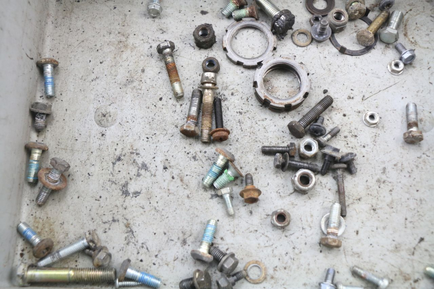 photo de SCREWS BAG PEUGEOT TREKKER TKR 50 (2005 - 2014)