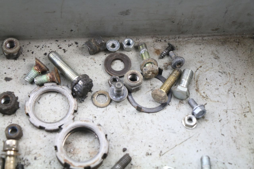 photo de SCREWS BAG PEUGEOT TREKKER TKR 50 (2005 - 2014)