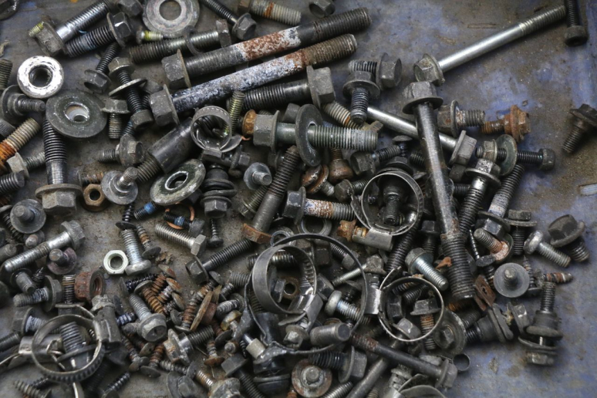 photo de SCREW FASTENER BAG YAMAHA XMAX X-MAX 125 (2006 - 2009) - Alternative perspective