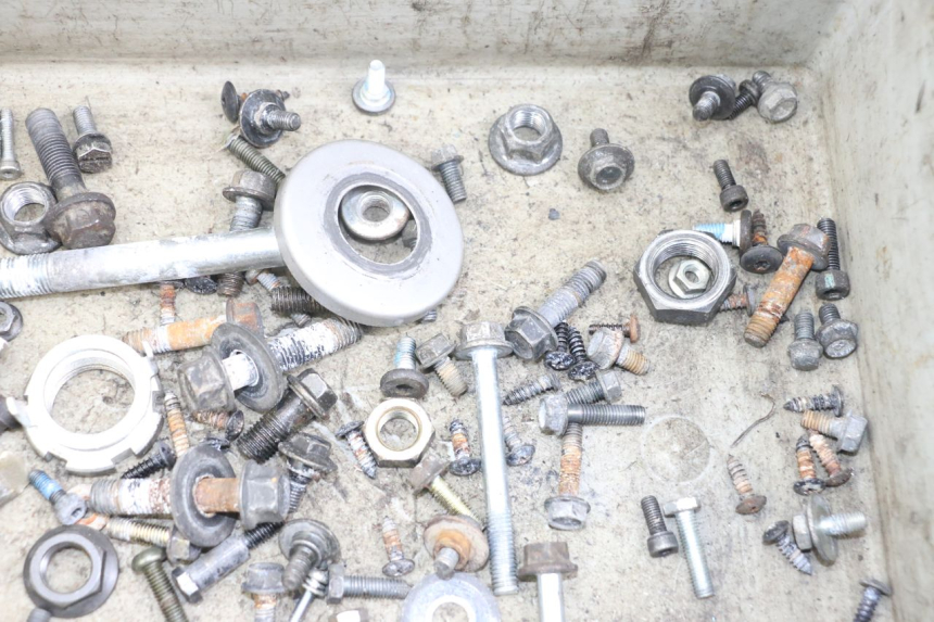 photo de SCREW FASTENER BAG YAMAHA XMAX X-MAX 125 (2006 - 2009) - Zoom on usage condition