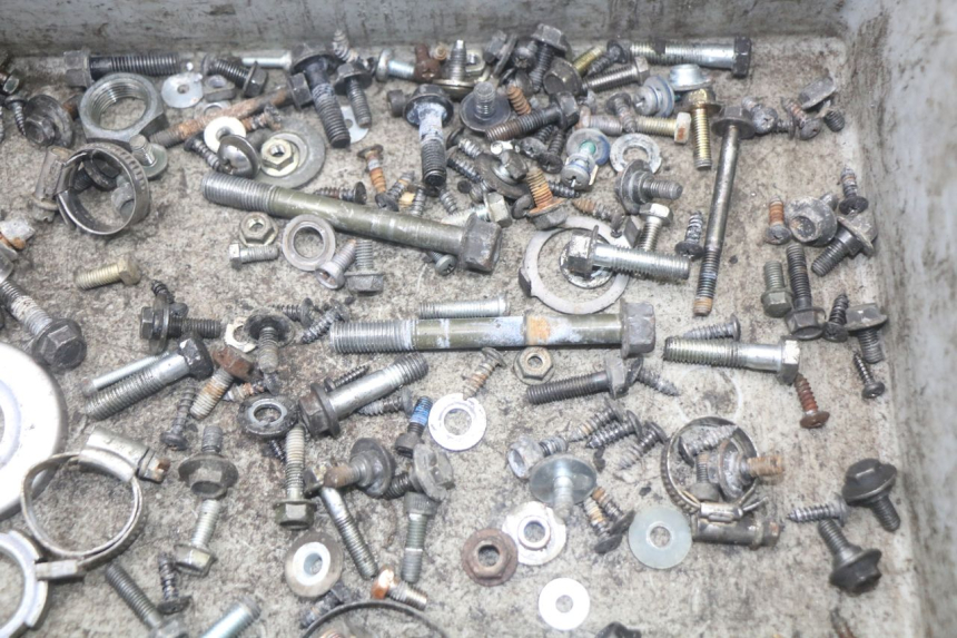 photo de SCREW FASTENER BAG YAMAHA XMAX X-MAX 125 (2006 - 2009) - Zoom on usage condition