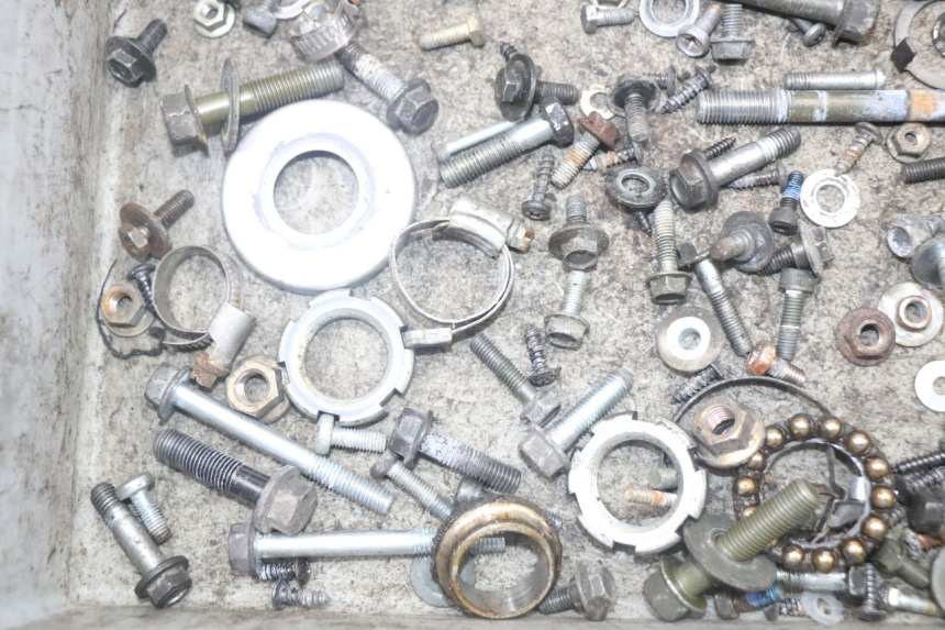 photo de SCREW FASTENER BAG YAMAHA XMAX X-MAX 125 (2006 - 2009) - Alternative perspective