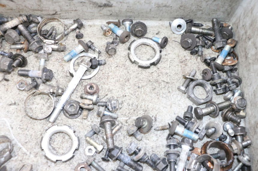 photo de SCREW FASTENER BAG YAMAHA XMAX X-MAX 125 (2006 - 2009) - Zoom on usage condition