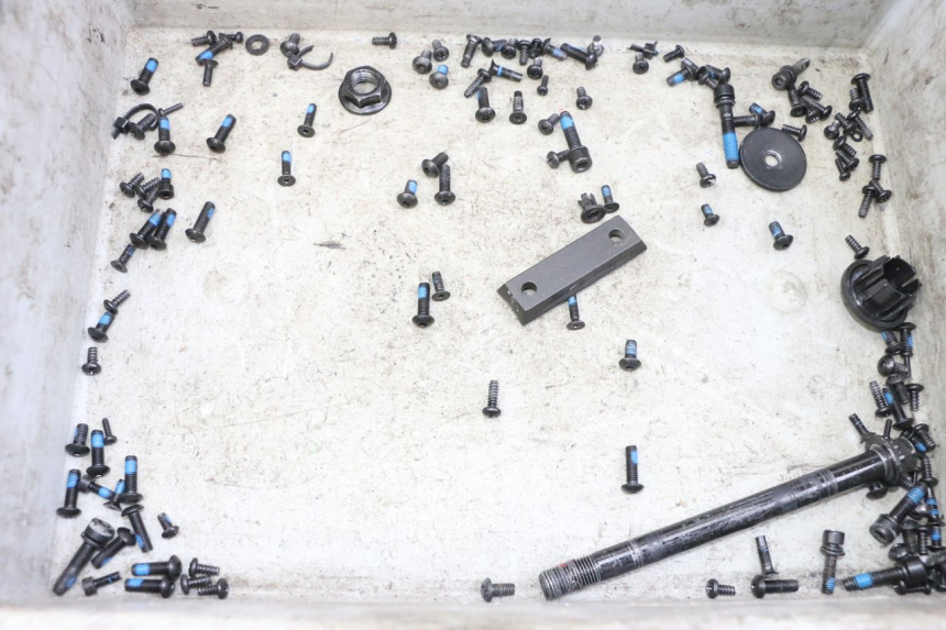 photo de SCREWS BAG SEGWAY NINEBOT ZT3 PRO 1