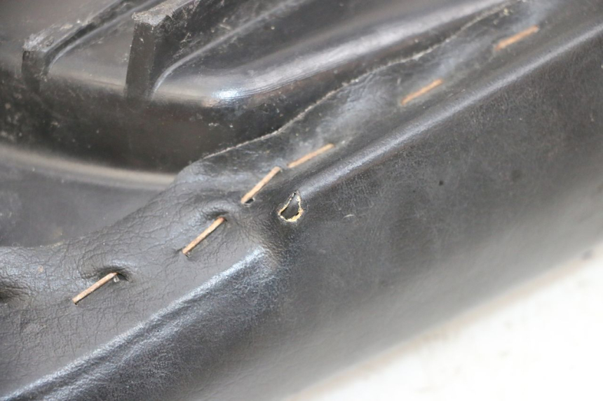 photo de REAR SEAT YAMAHA YP MAJESTY 125 (2002 - 2006) - Zoom on usage condition