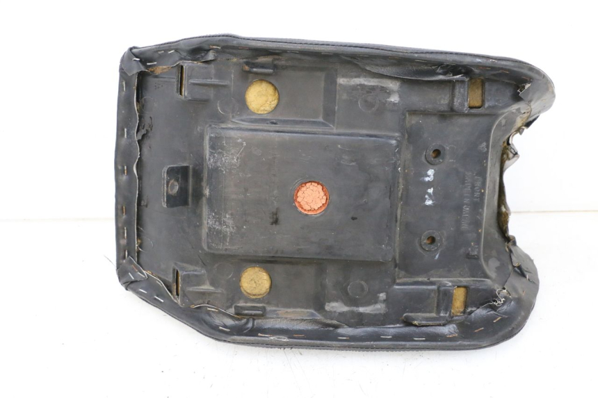 photo de FRONT SEAT KAWASAKI GPZ RX 1000 (1986 - 1988) - Fixing points details