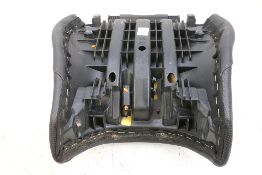 photo de FRONT SEAT BMW R GS 1250 (2021 - 2024) - High-resolution close-up