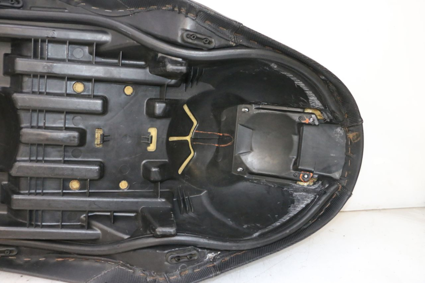 photo de SEAT YAMAHA XMAX X-MAX 125 (2006 - 2009) - Fixing points details