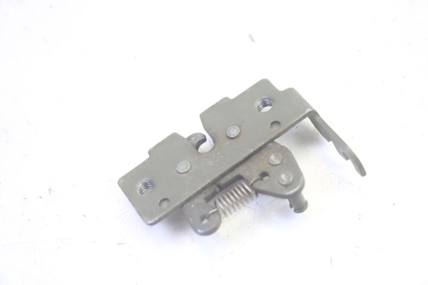 photo de SEAT LOCK SET PIAGGIO MP3 RL 250 (2007 - 2010) - Alternative perspective