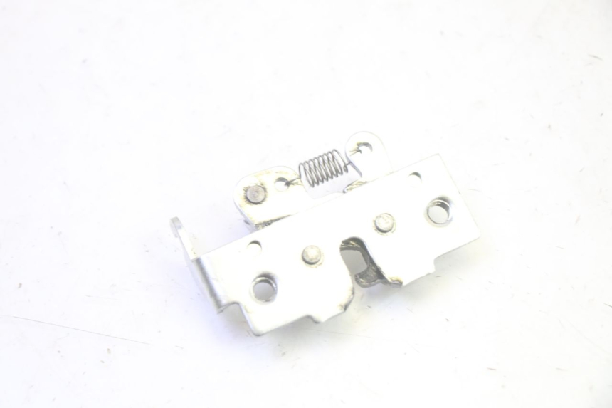 photo de SEAT LOCK YAMAHA XMAX X-MAX 125 (2006 - 2009) - Zoom on usage condition