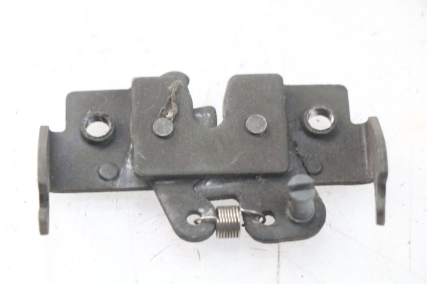 photo de SEAT LOCK APRILIA ATLANTIC 125 (2003 - 2009) - Alternative perspective