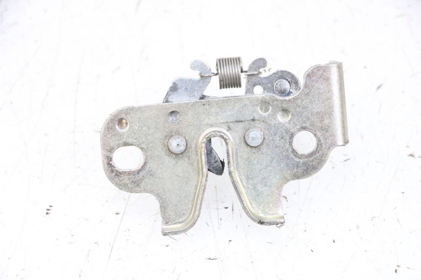 photo de SEAT LOCK SET YAMAHA NEO'S CORE 1 (2022 - 2026) - Zoom on usage condition