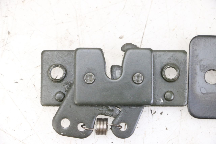 photo de SEAT LOCK SET PEUGEOT SATELIS 125 (2013 - 2018)