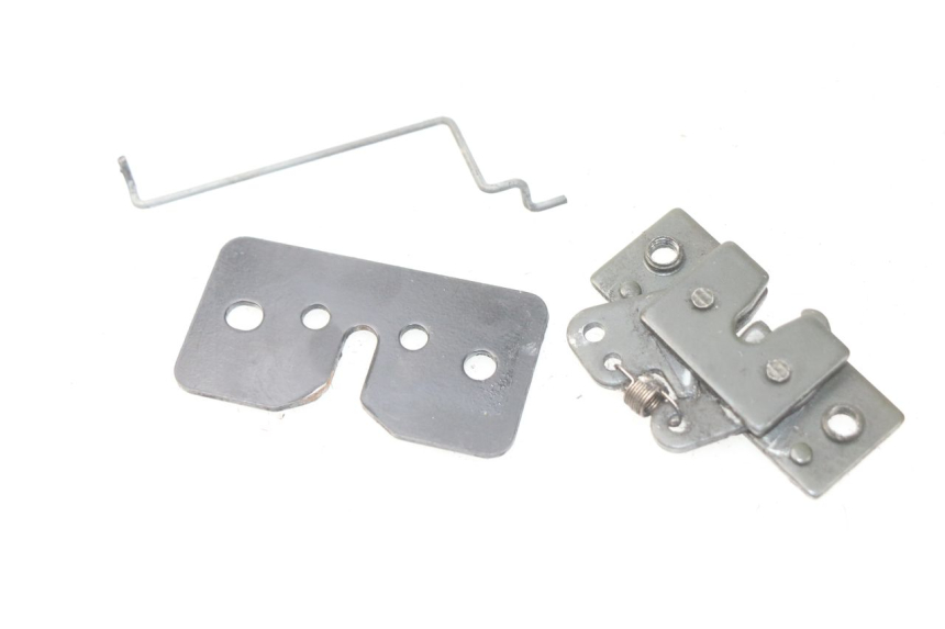 photo de SEAT LOCK SET PEUGEOT SATELIS 300 (2012 - 2015) - Zoom on usage condition