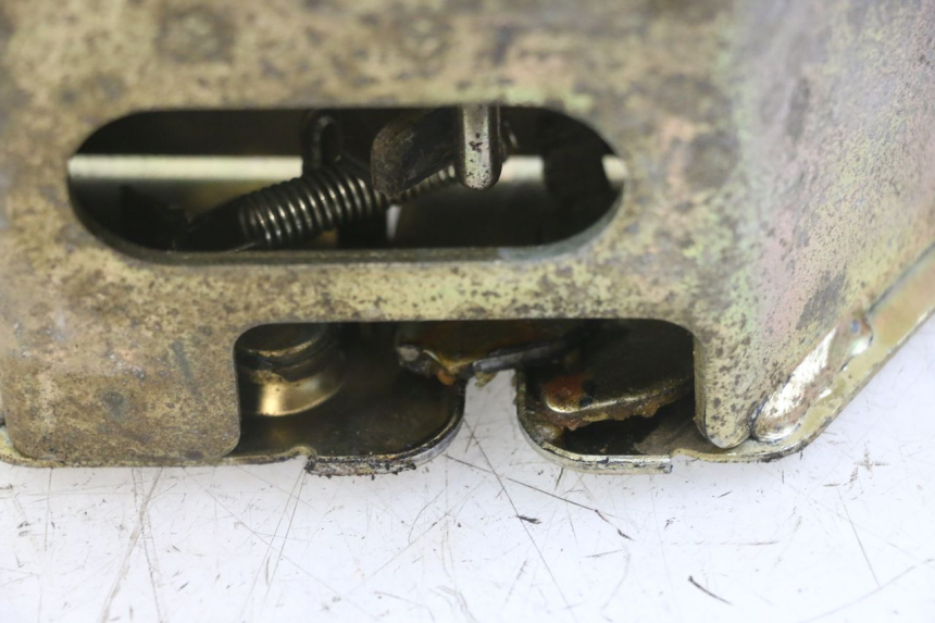 photo de SEAT LOCK HONDA SCV LEAD 100 (2003 - 2007) - Zoom on usage condition