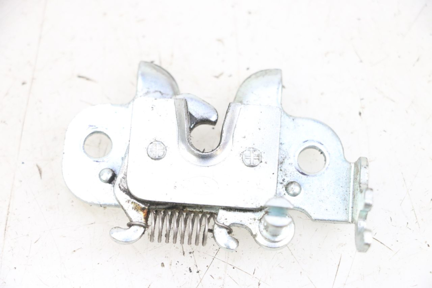 photo de SEAT LOCK SET PEUGEOT SPEEDFIGHT 4 4T EFI 50 (2021 - 2025) - Zoom on usage condition