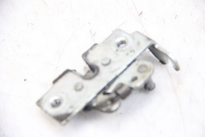 photo de SEAT LOCK YAMAHA XMAX X-MAX 125 (2006 - 2009) - Zoom on usage condition