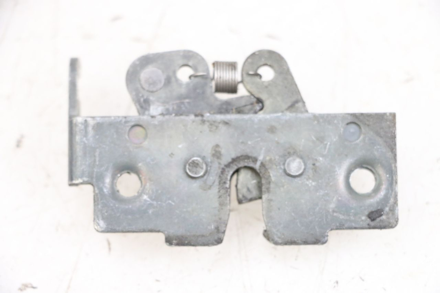 photo de SEAT LOCK YAMAHA XMAX X-MAX 125 (2006 - 2009) - Zoom on usage condition