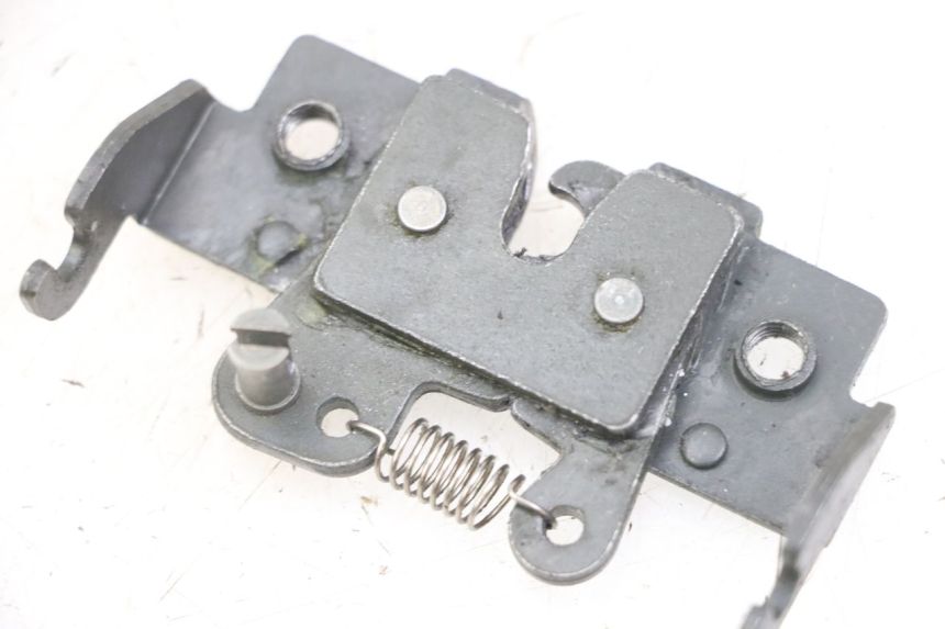 photo de SEAT LOCK PIAGGIO XEVO - X EVO 125 (2007 - 2016) - Zoom on usage condition