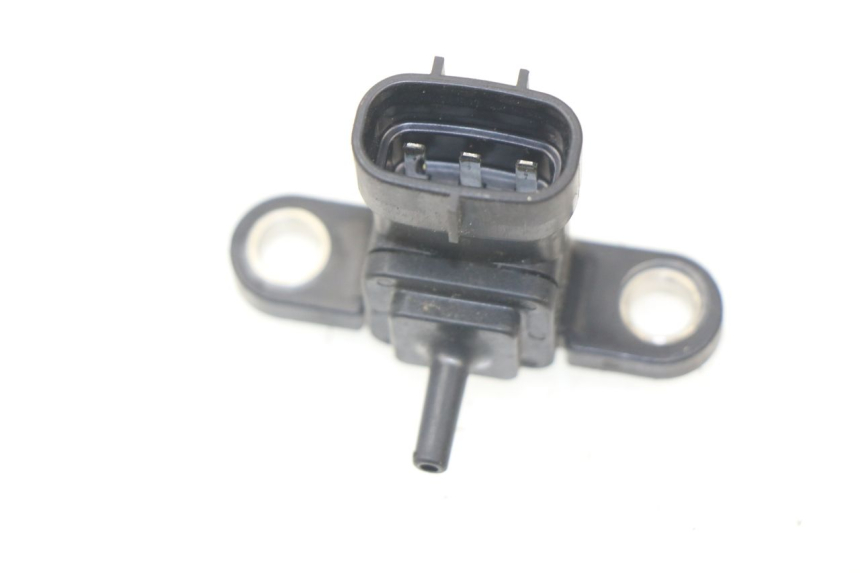 photo de AIR PRESSURE SENSOR YAMAHA XMAX X-MAX ABS 125 (2014 - 2016) - Alternative perspective