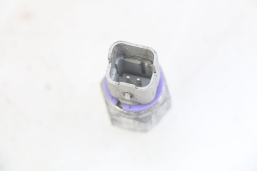 photo de OIL BRAKE PRESSURE SENSOR PIAGGIO MP3 LT 400 (2007 - 2012)