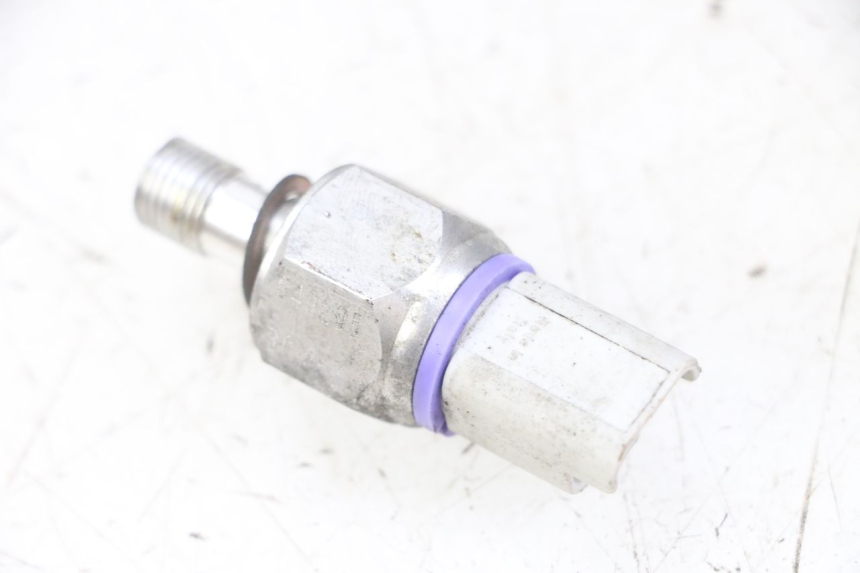 photo de OIL BRAKE PRESSURE SENSOR PIAGGIO MP3 LT 400 (2007 - 2012)