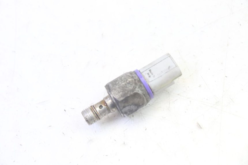 photo de OIL BRAKE PRESSURE SENSOR PIAGGIO MP3 RL 250 (2007 - 2010) - Zoom on usage condition