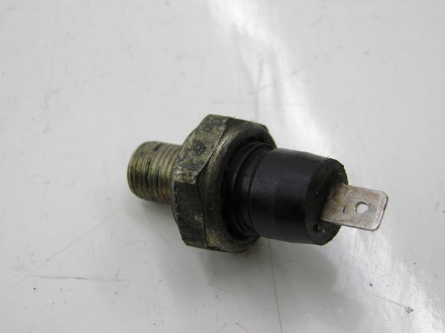 photo de OIL PRESSURE SENSOR PIAGGIO XEVO - X EVO 125 (2010 - 2015) - Alternative perspective