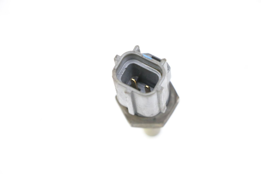 photo de WATER TEMPERATURE SENSOR SUZUKI BURGMAN EXECUTIVE ABS 650 (2006 - 2012) - Zoom on usage condition