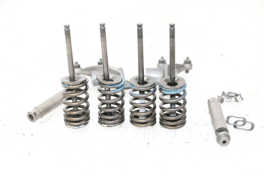 photo de ENGINE VALVE SUZUKI BURGMAN 125 (2007 - 2014)