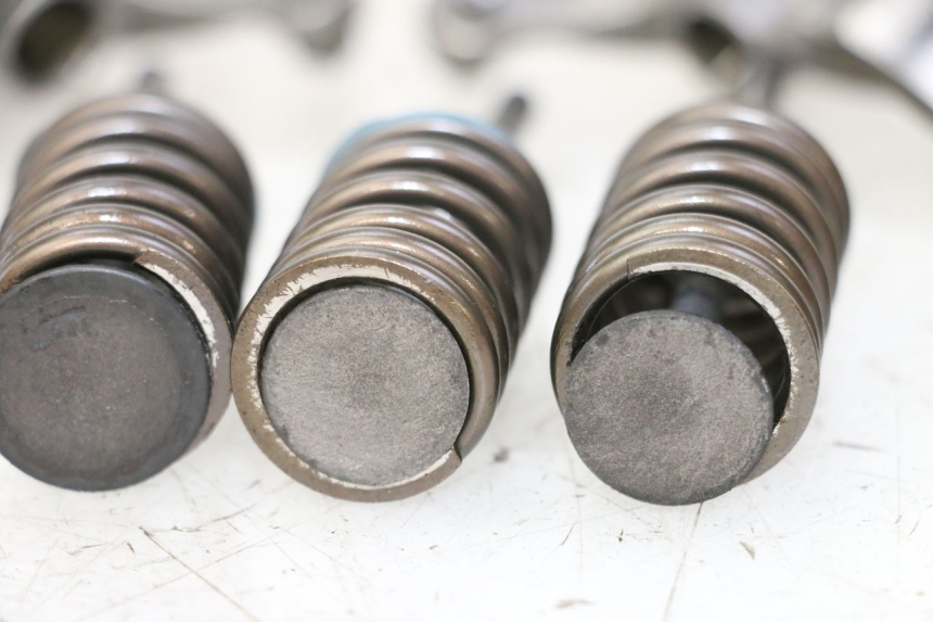 photo de ENGINE VALVE SUZUKI BURGMAN 125 (2007 - 2014)