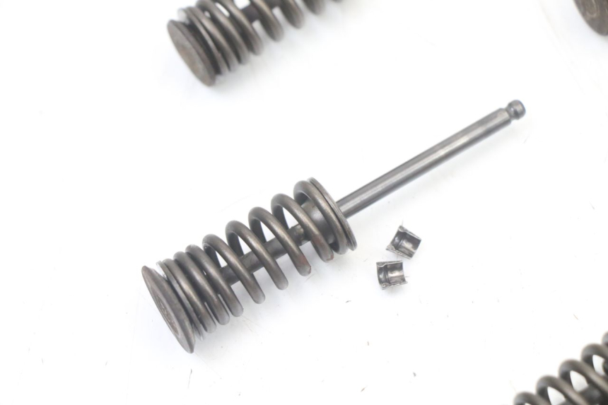 photo de ENGINE VALVE KYMCO DINK STREET 125 (2009 - 2014)