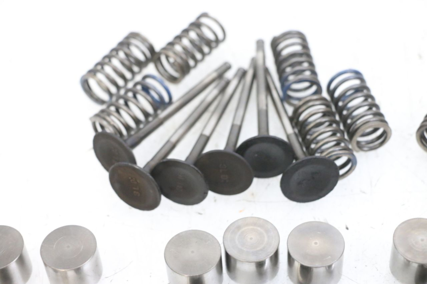 photo de ENGINE VALVE YAMAHA TDM ABS 900 (2002 - 2014) - Alternative perspective