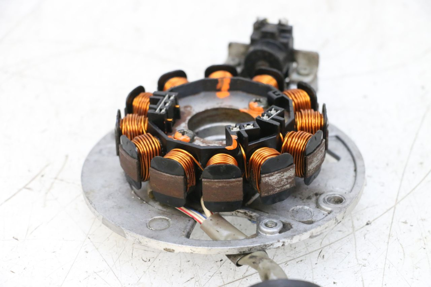 photo de STATOR MBK BOOSTER SPIRIT NAKED 50 (2004 - 2017) - Fixing points details