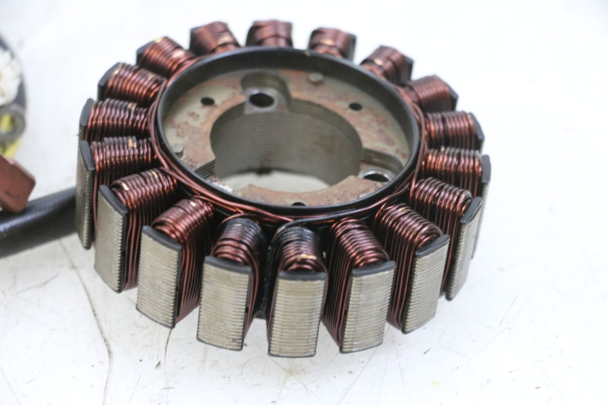 photo de STATOR PEUGEOT SATELIS 125 (2010 - 2012) - Fixing points details