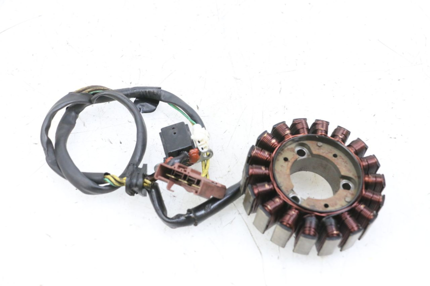 photo de STATOR PEUGEOT SATELIS 125 (2010 - 2012) - Surface and material condition