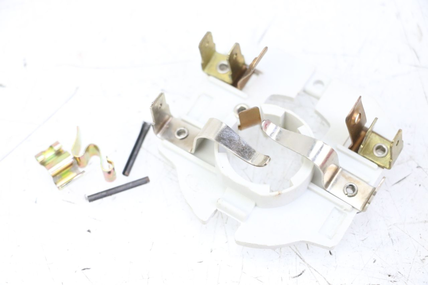 photo de BULB HOLDER SUZUKI CP 80 (1985 - 1996)