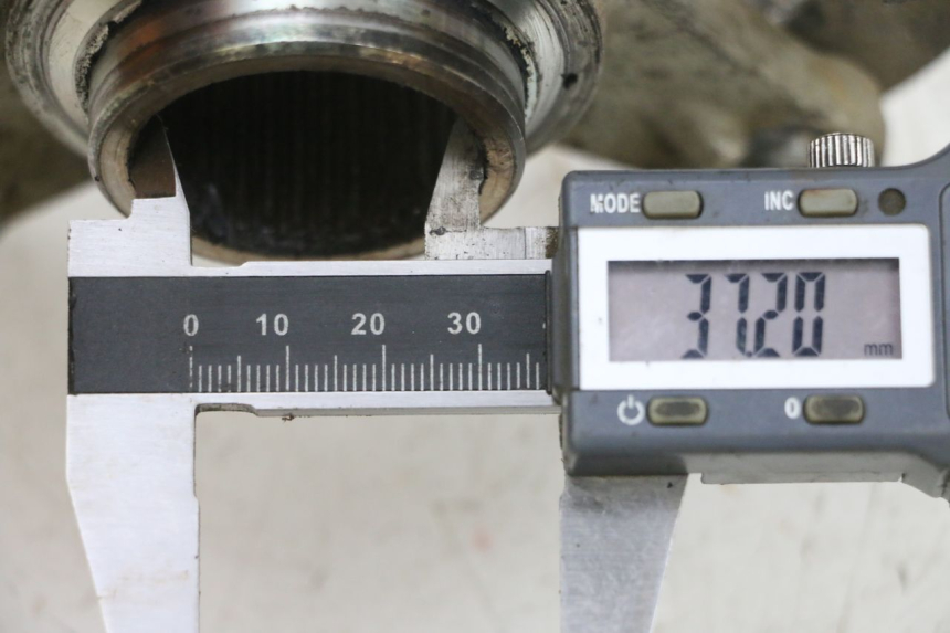 photo de SPROCKET MOUNT YAMAHA YFM R RAPTOR 250 (2008 - 2014) - Component detail