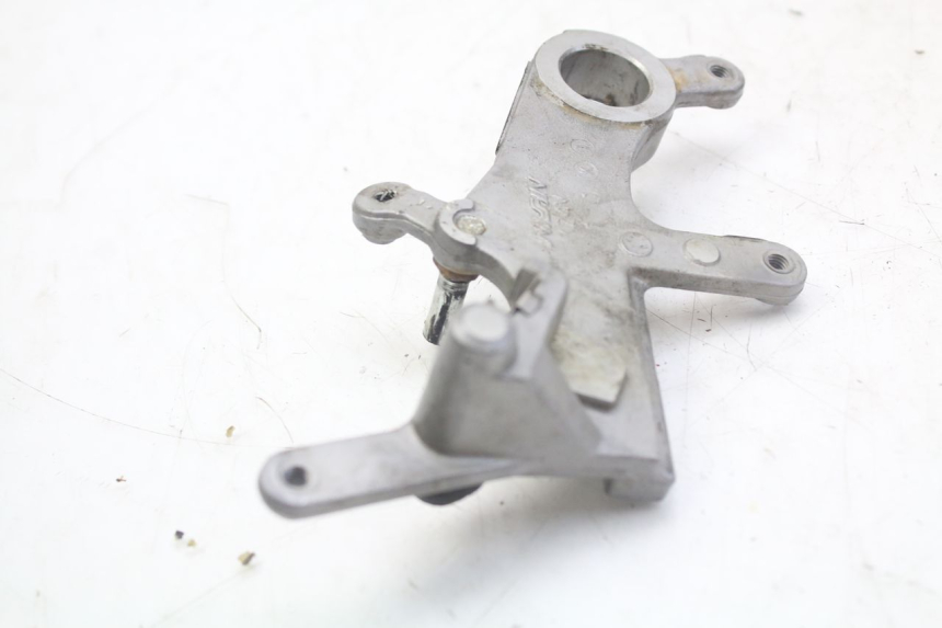 photo de REAR BRAKE CALIPER BRACKET HONDA CRF 250 (2010 - 2013)