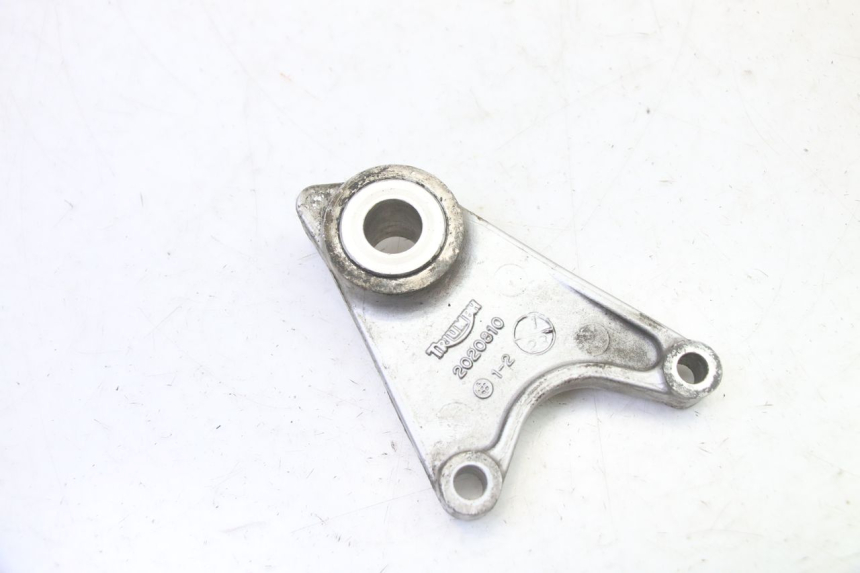 photo de REAR CALIPER BRACKET TRIUMPH SPRINT 900 (1995 - 1998)