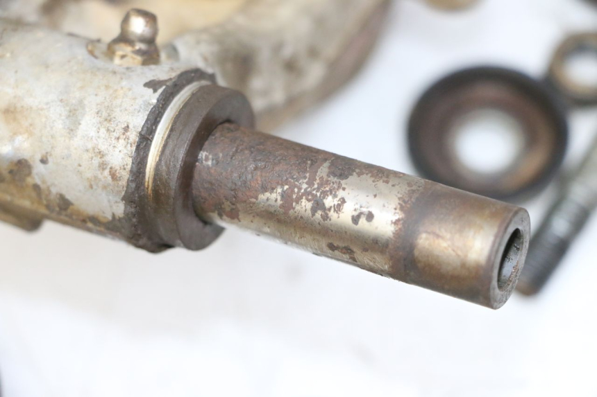 photo de REAR CALIPER BRACKET YAMAHA YFM GRIZZLY 550 (2008 - 2015)