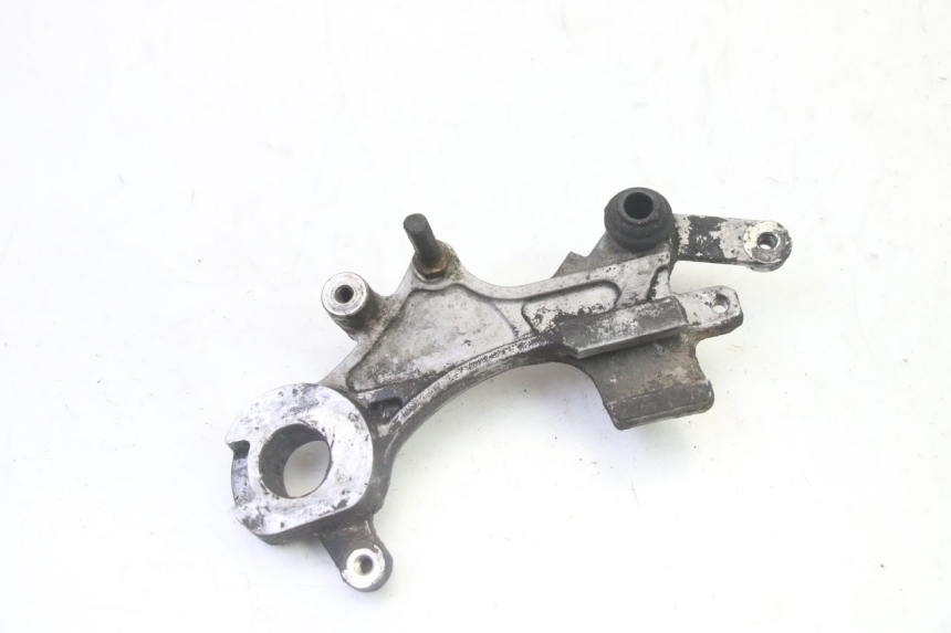 photo de REAR CALIPER BRACKET YAMAHA YZ 125 (1998 - 2005)