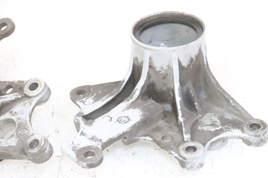 photo de FRONT CALIPER BRACKET PIAGGIO MP3 LT 400 (2007 - 2012)