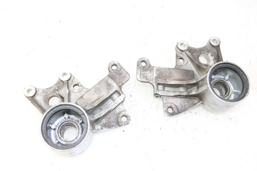 photo de FRONT CALIPER BRACKET PIAGGIO MP3 500 (2011 - 2015)