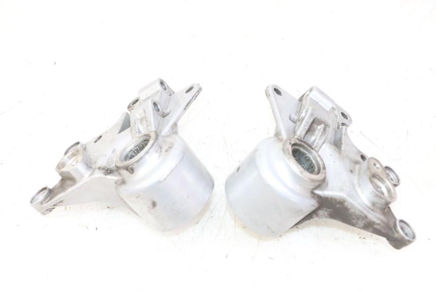 photo de FRONT CALIPER BRACKET PIAGGIO MP3 125 (2006 - 2014)