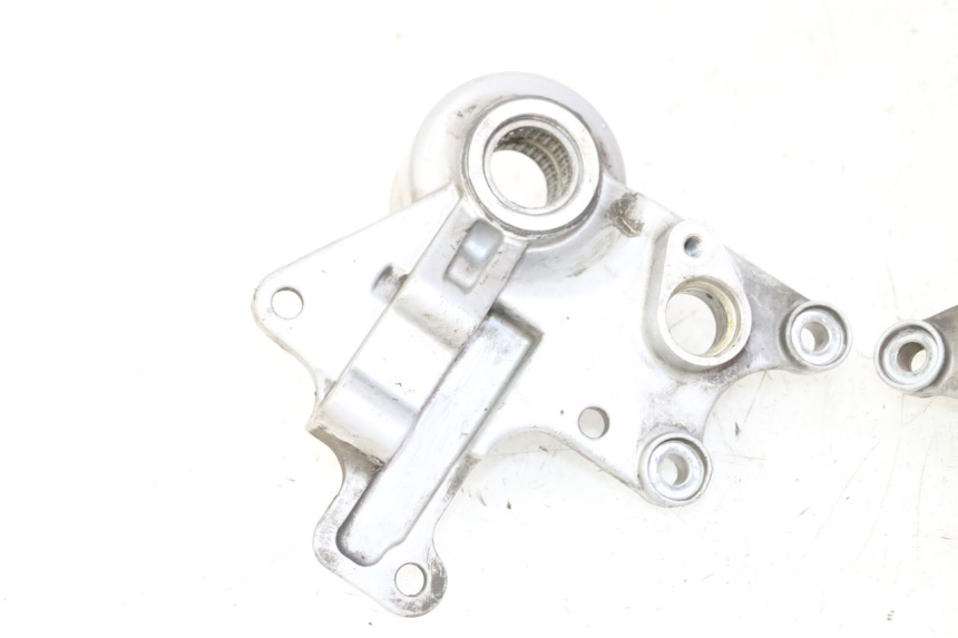 photo de FRONT CALIPER BRACKET PIAGGIO MP3 125 (2006 - 2014)