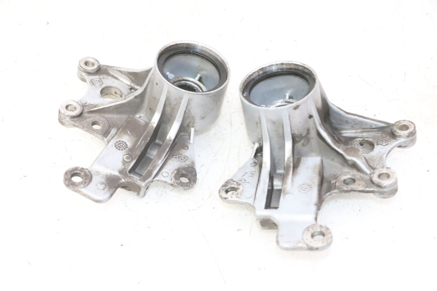 photo de FRONT CALIPER BRACKET PIAGGIO MP3 125 (2006 - 2014)